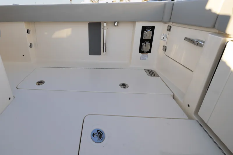 Slide: The Image of Scout 357 LXF 2025 - 34