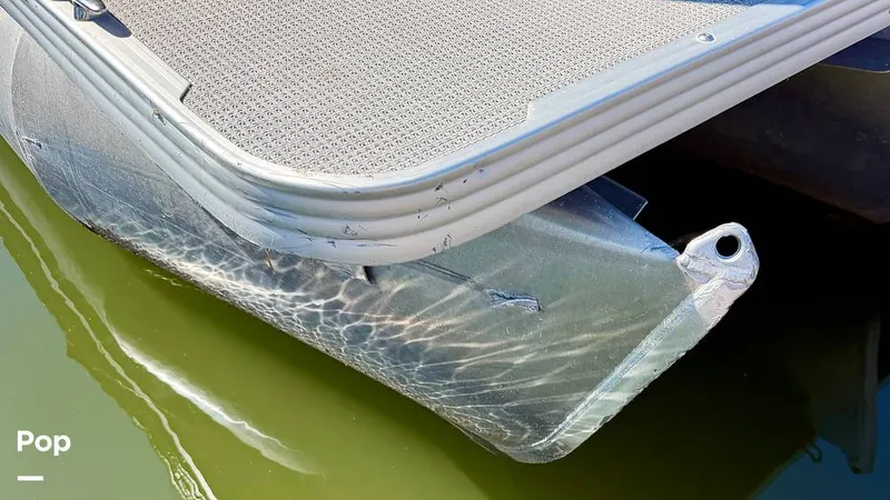 Slide: The Image of Seller To Fix Missing Splash Guard - 16847116
