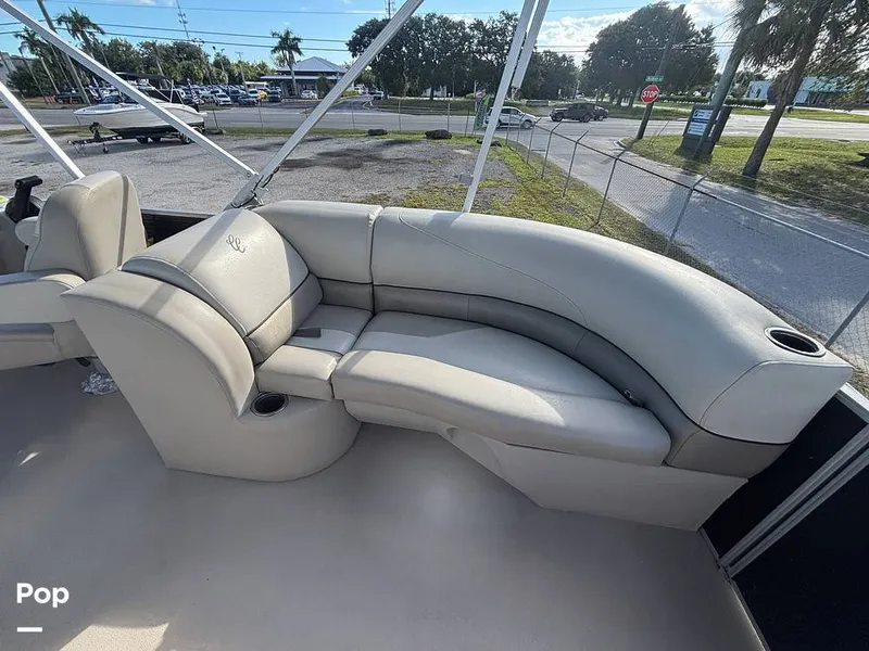 Slide: The Image of Cypress Cay Seabreeze 232 Freedom 2023 - 16843554