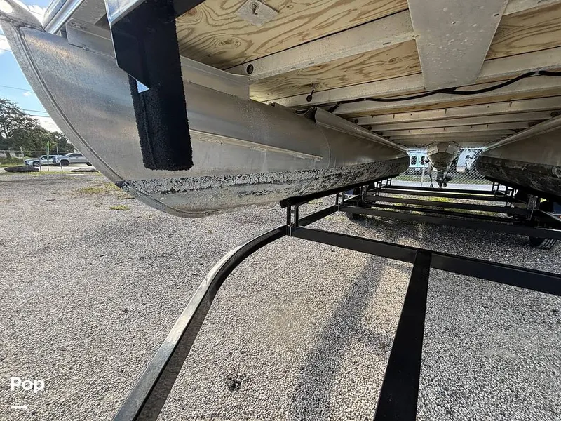 Slide: The Image of Cypress Cay Seabreeze 232 Freedom 2023 - 16843460