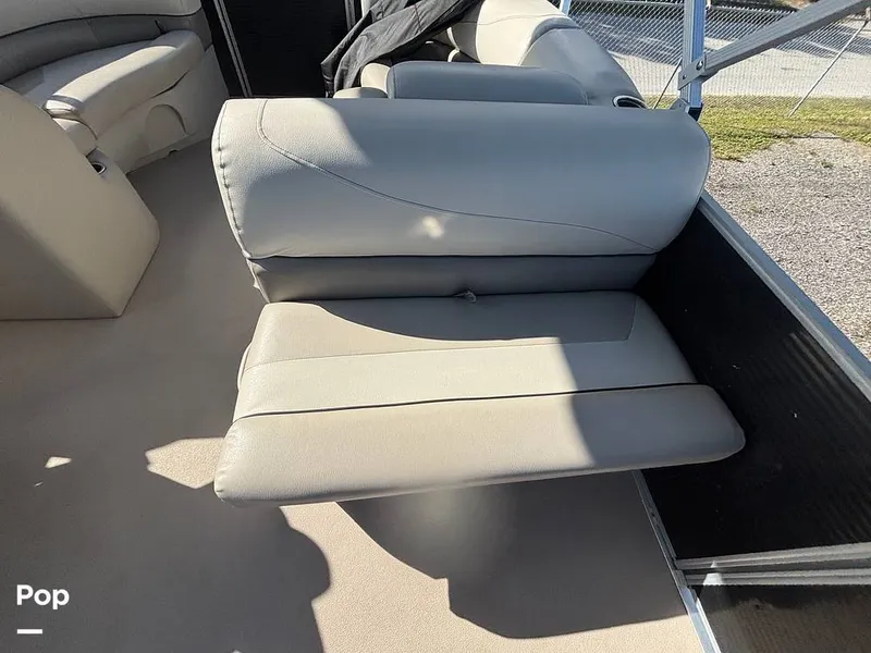 Slide: The Image of Cypress Cay Seabreeze 232 Freedom 2023 - 16843537