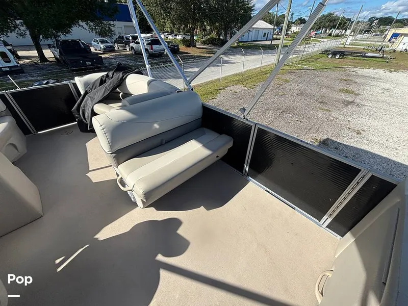 Slide: The Image of Cypress Cay Seabreeze 232 Freedom 2023 - 16843519