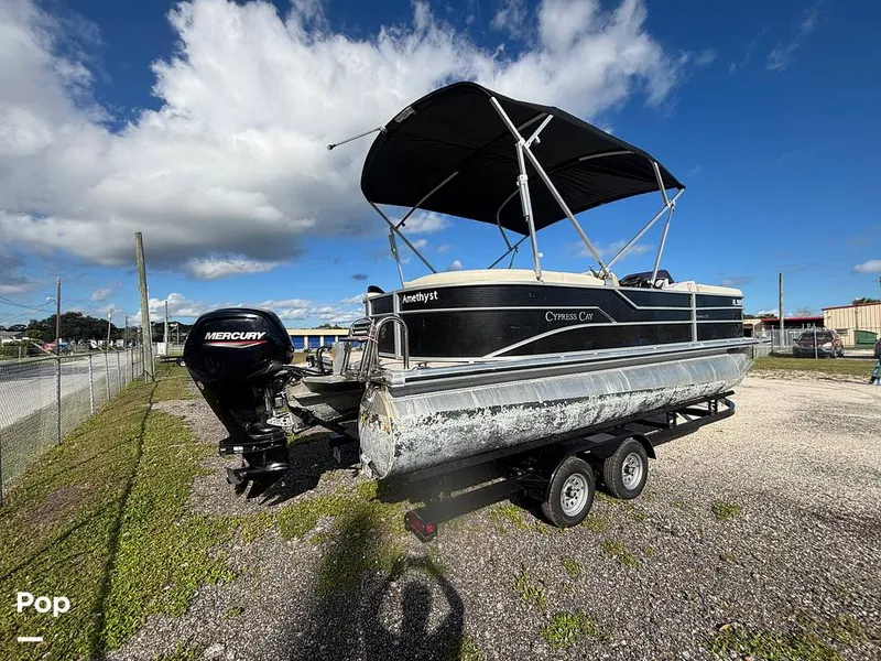 Slide: The Image of Cypress Cay Seabreeze 232 Freedom 2023 - 16843483