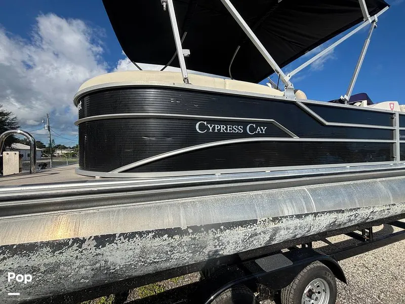 Slide: The Image of Cypress Cay Seabreeze 232 Freedom 2023 - 16843486