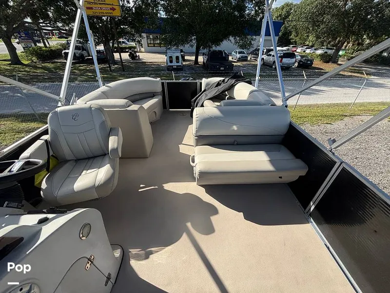 Slide: The Image of Cypress Cay Seabreeze 232 Freedom 2023 - 16843520
