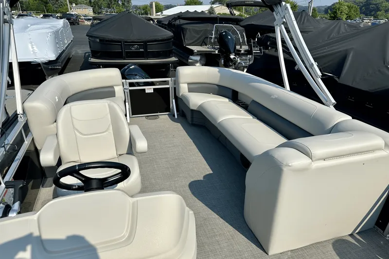 Slide: The Image of Starcraft LX 20 R 2025 - 12