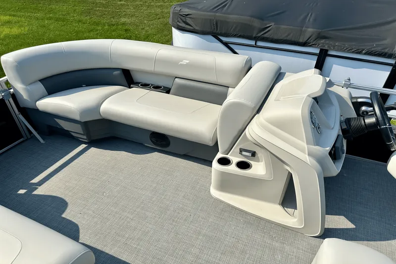 Slide: The Image of Starcraft LX 20 R 2025 - 4