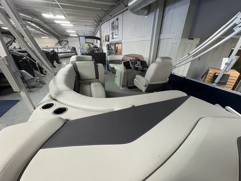 Slide: The Image of Sylvan MIRAGE 820 2025 - 3