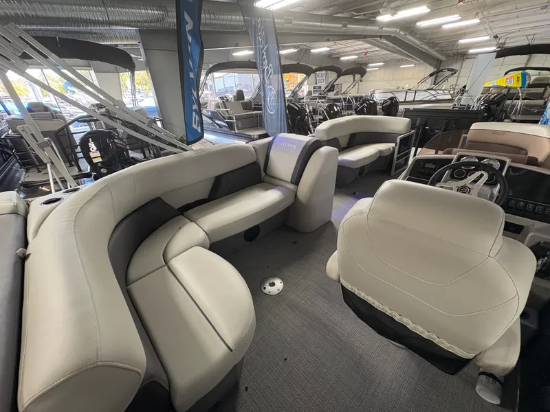 Slide: The Image of Sylvan MIRAGE 820 2025 - 4