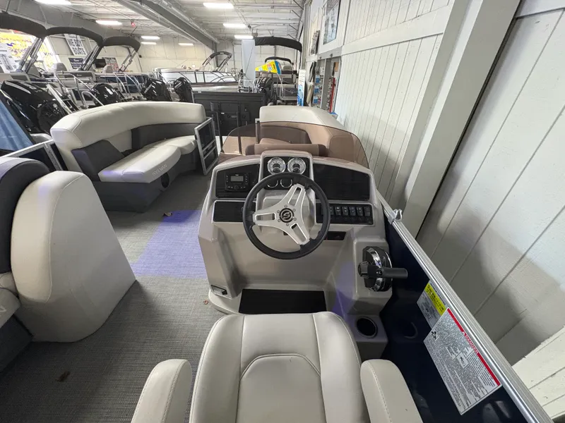 Slide: The Image of Sylvan MIRAGE 820 2025 - 5