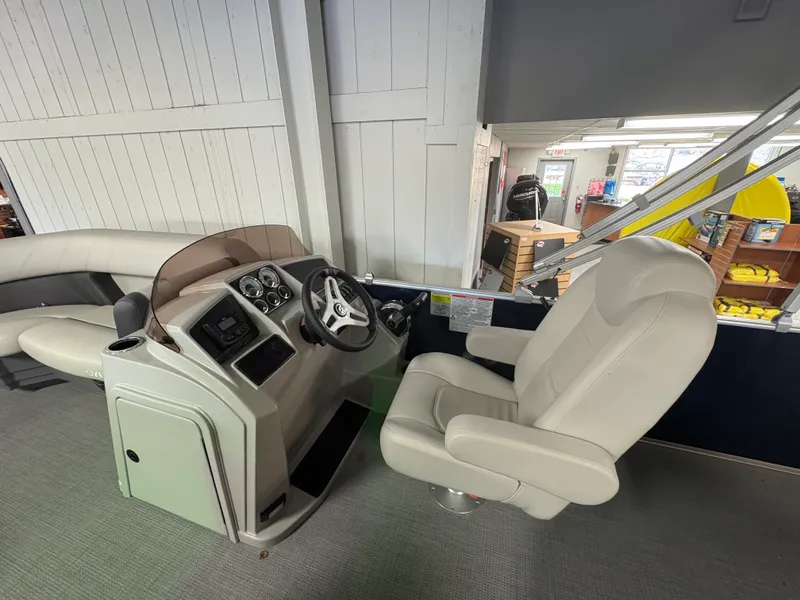 Slide: The Image of Sylvan MIRAGE 820 2025 - 6