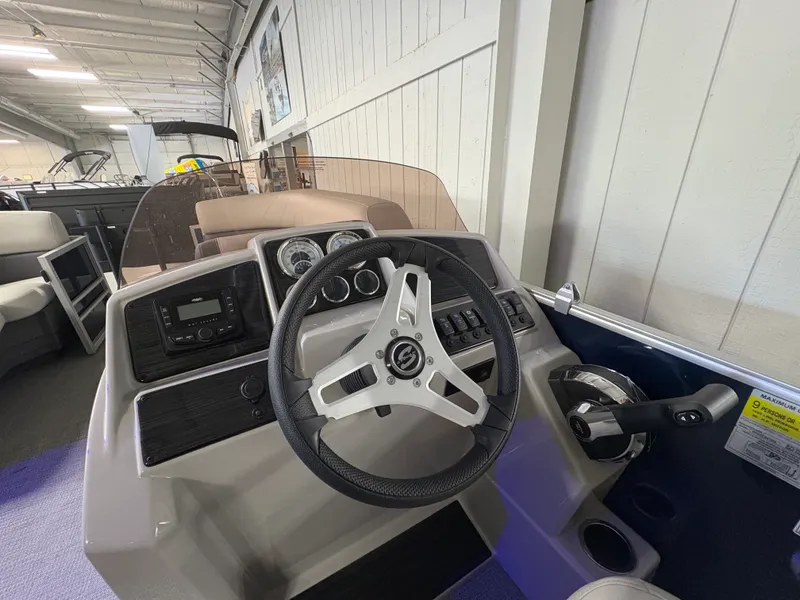 Slide: The Image of Sylvan MIRAGE 820 2025 - 7