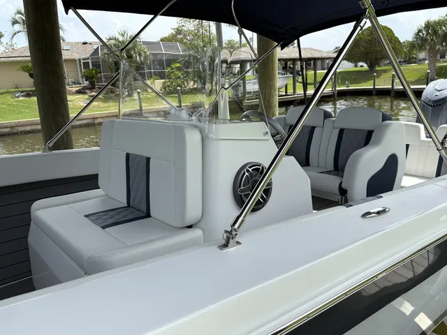 Slide: The Image of Action Marine 25' Runabout 2023 - 8