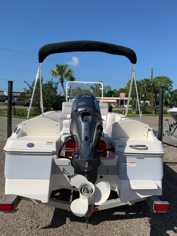 Slide: The Image of Robalo R160 2020 - 11