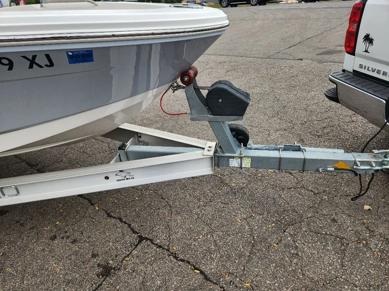 Slide: The Image of Robalo R160 2020 - 13