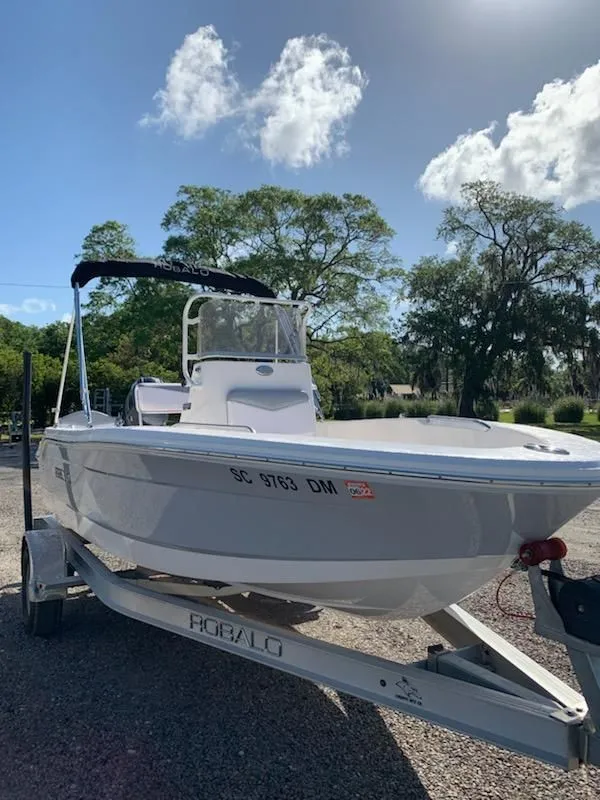 Slide: The Image of Robalo R160 2020 - 3