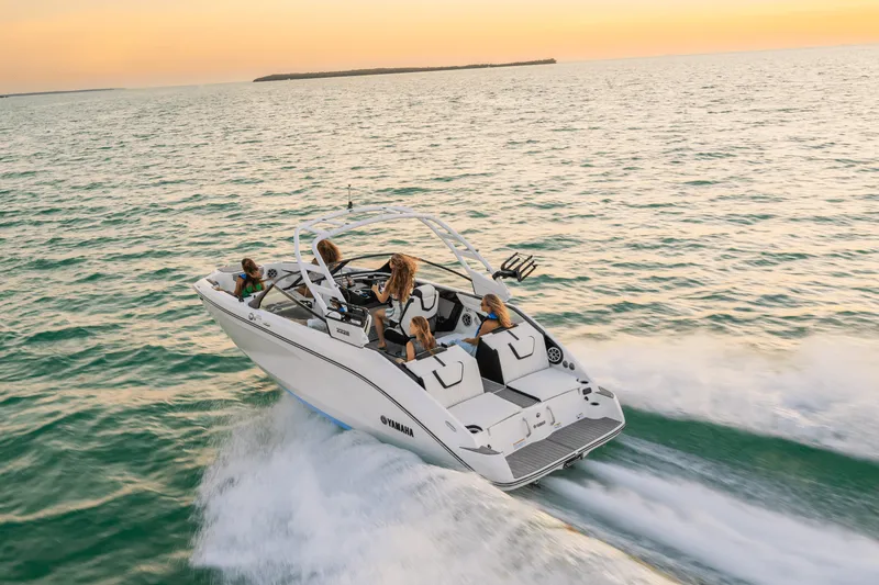 Slide: The Image of Yamaha 222S 2025 - 10