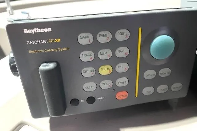 Slide: The Image of Raytheon RAYCHART 601XX electronic charting system on 1997 Carver 350 Mariner. - 9