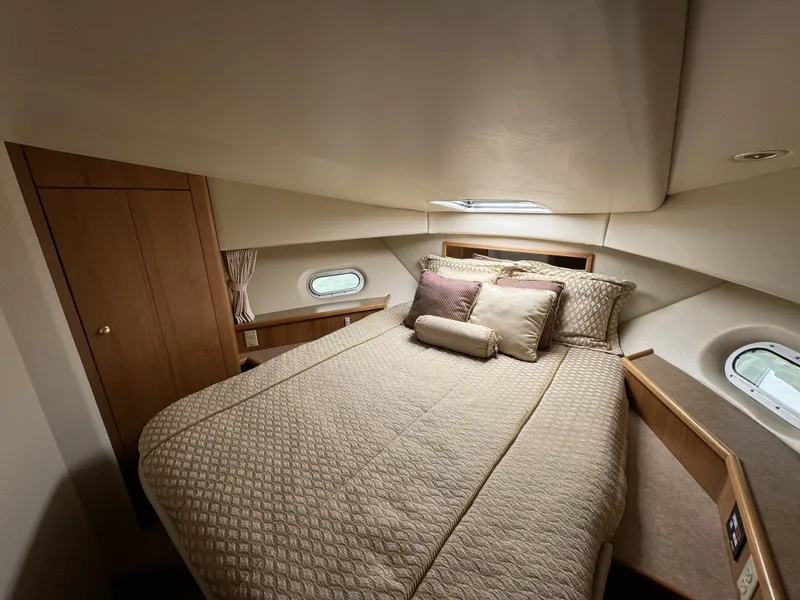 Slide: The Image of Bayliner 5288 PILOTHOUSE MOTORHOUSE 2000 - 30