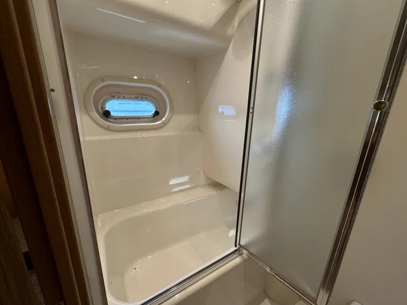 Slide: The Image of Bayliner 5288 PILOTHOUSE MOTORHOUSE 2000 - 33