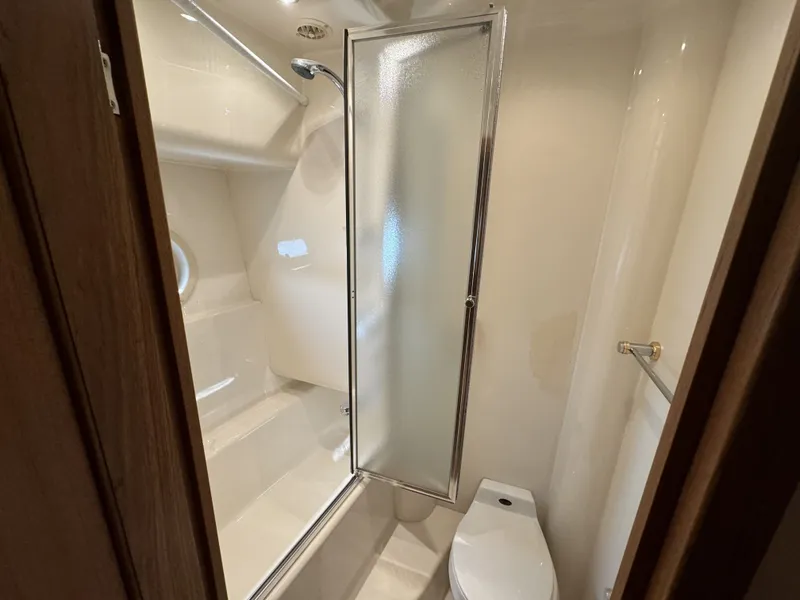 Slide: The Image of Bayliner 5288 PILOTHOUSE MOTORHOUSE 2000 - 36