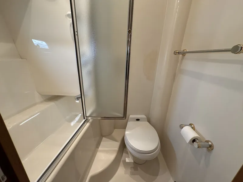 Slide: The Image of Bayliner 5288 PILOTHOUSE MOTORHOUSE 2000 - 39