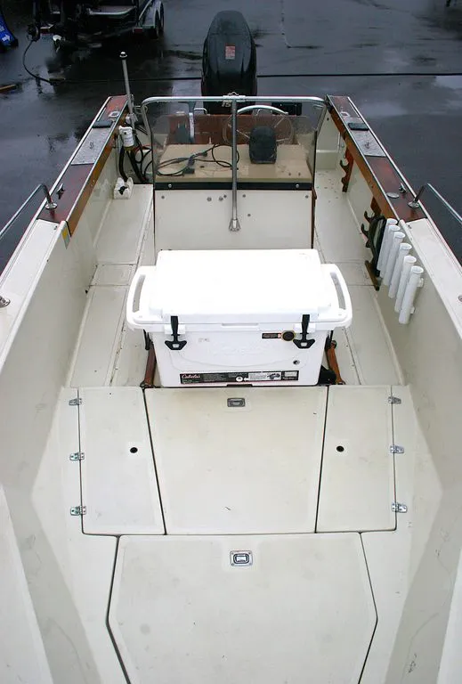 Slide: The Image of Boston Whaler 20 Outrage 1987 - 6