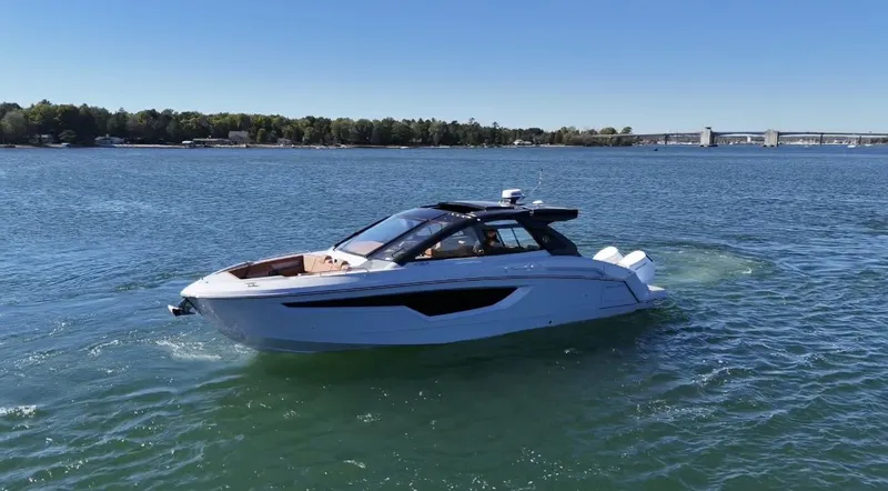 The Image of Cruisers Yachts 42 GLS South Beach Outboard 2025 - 0