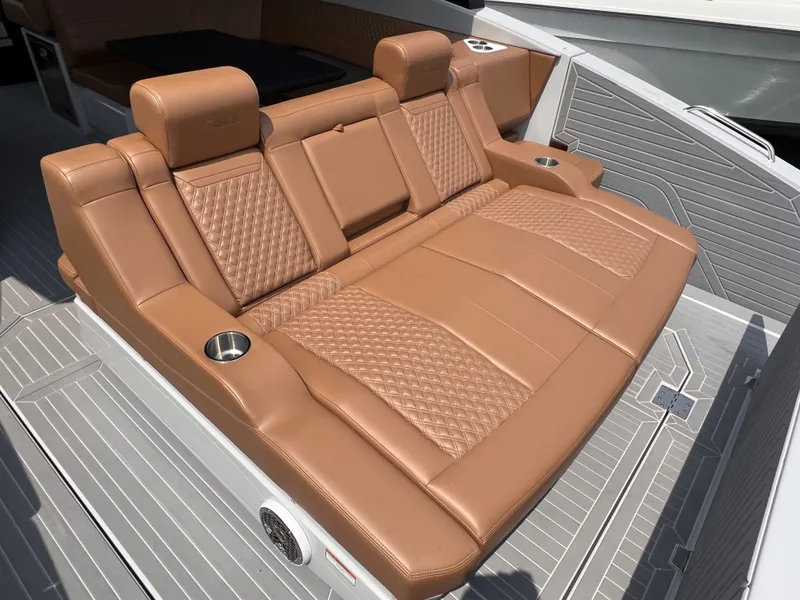 Slide: The Image of Cruisers Yachts 42 GLS South Beach Outboard 2025 - 10