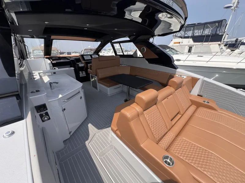 Slide: The Image of Cruisers Yachts 42 GLS South Beach Outboard 2025 - 11