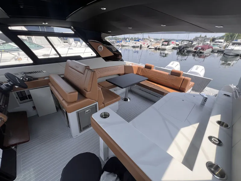 Slide: The Image of Cruisers Yachts 42 GLS South Beach Outboard 2025 - 14