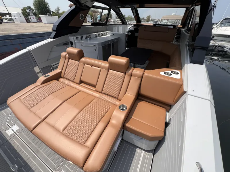 Slide: The Image of Cruisers Yachts 42 GLS South Beach Outboard 2025 - 15