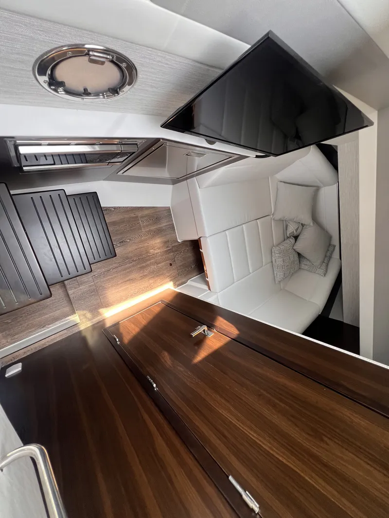 Slide: The Image of Cruisers Yachts 42 GLS South Beach Outboard 2025 - 16