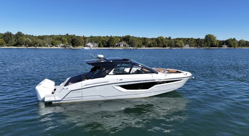 Slide: The Image of Cruisers Yachts 42 GLS South Beach Outboard 2025 - 4