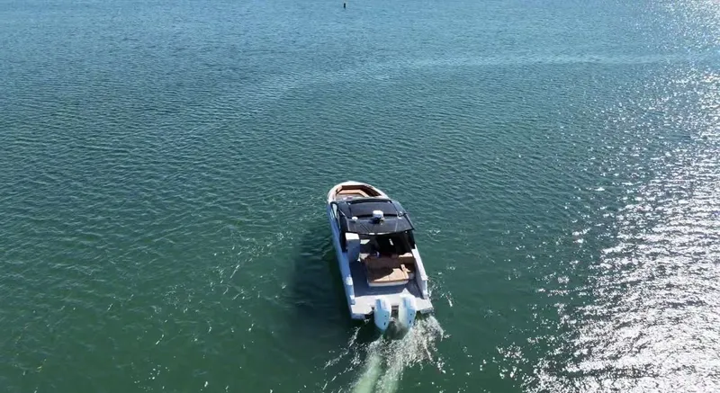 Slide: The Image of Cruisers Yachts 42 GLS South Beach Outboard 2025 - 7