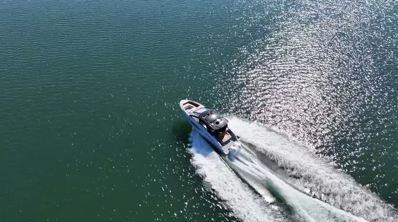 Slide: The Image of Cruisers Yachts 42 GLS South Beach Outboard 2025 - 8