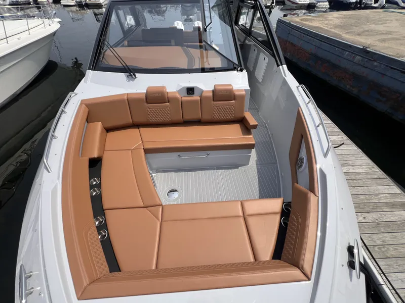 Slide: The Image of Cruisers Yachts 42 GLS South Beach Outboard 2025 - 9