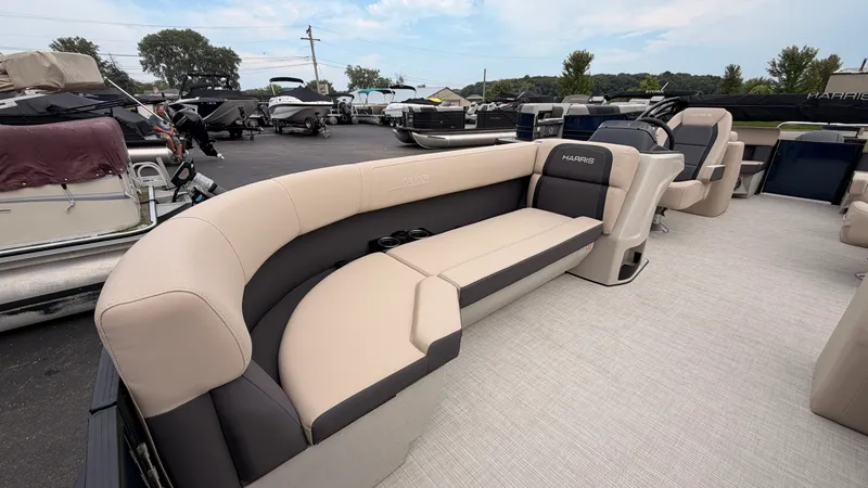 Slide: The Image of Harris 230 Cruiser 2025 - 13