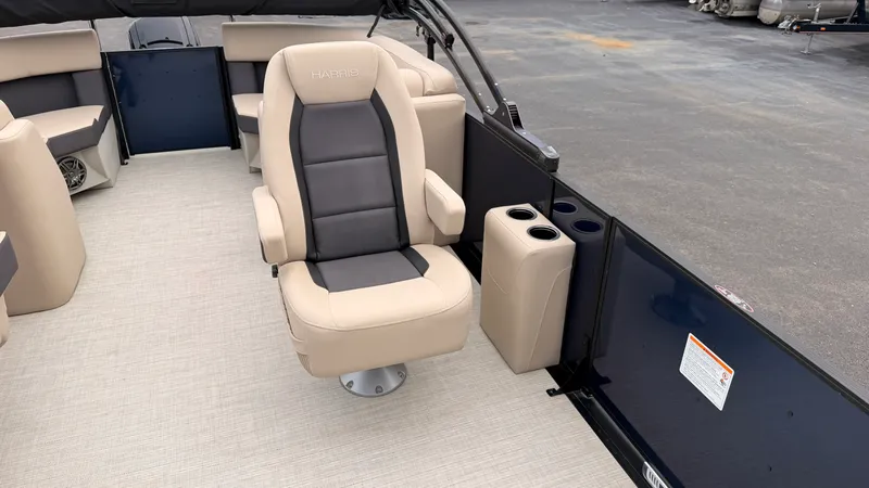 Slide: The Image of Harris 230 Cruiser 2025 - 29