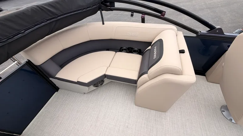 Slide: The Image of Harris 230 Cruiser 2025 - 44