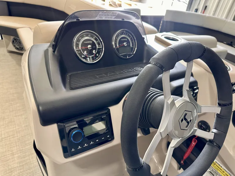 Slide: The Image of Harris 230 Cruiser 2025 - 12