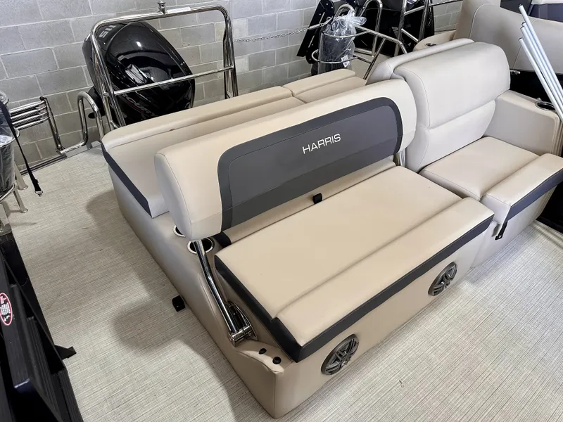 Slide: The Image of Harris 230 Cruiser 2025 - 17