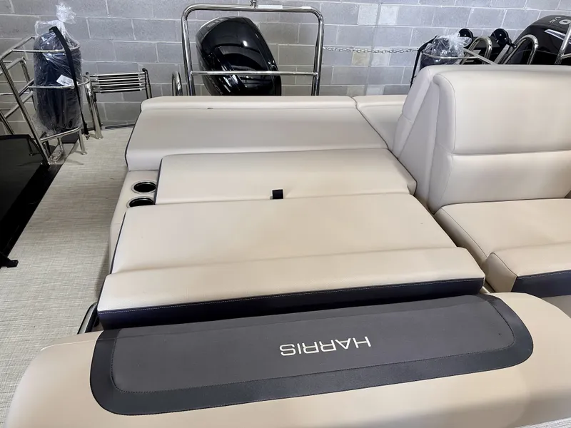 Slide: The Image of Harris 230 Cruiser 2025 - 19