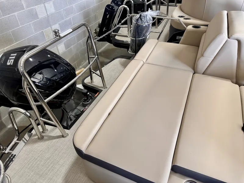 Slide: The Image of Harris 230 Cruiser 2025 - 21