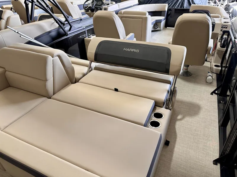 Slide: The Image of Harris 230 Cruiser 2025 - 22