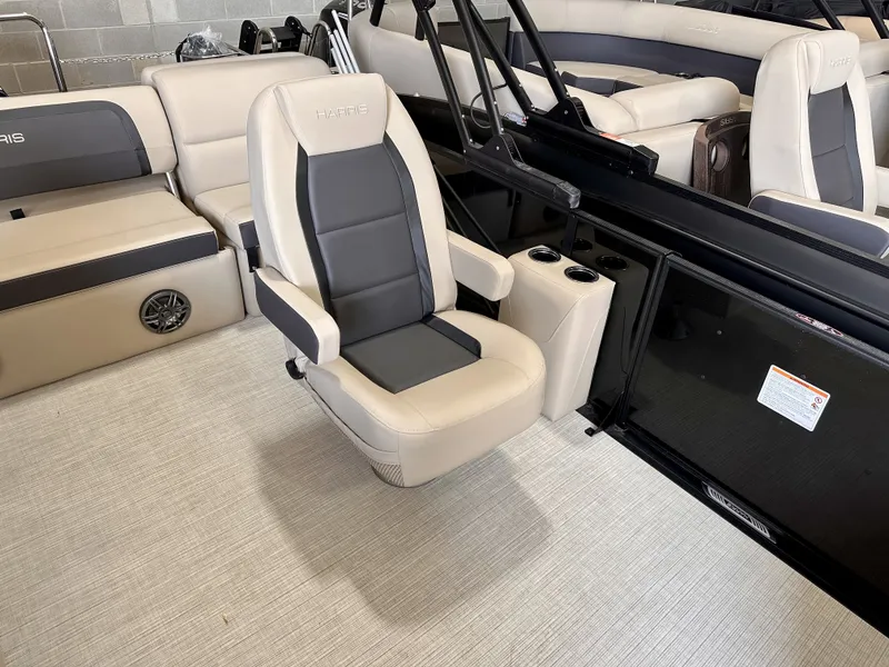 Slide: The Image of Harris 230 Cruiser 2025 - 8