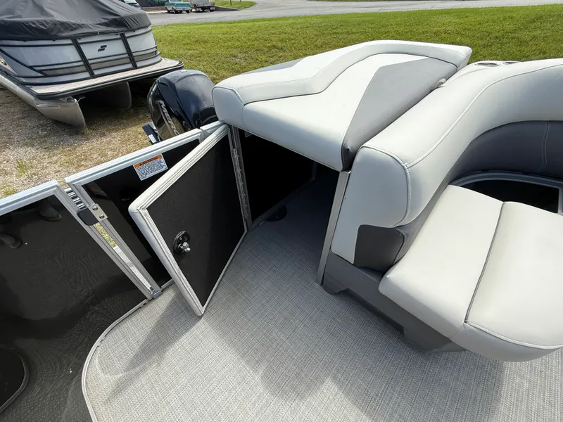 Slide: The Image of Sylvan MIRAGE 820 2025 - 17