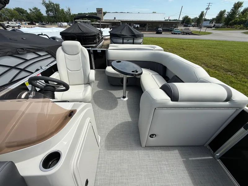Slide: The Image of Sylvan MIRAGE 820 2025 - 20