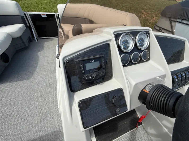 Slide: The Image of Sylvan MIRAGE 820 2025 - 14