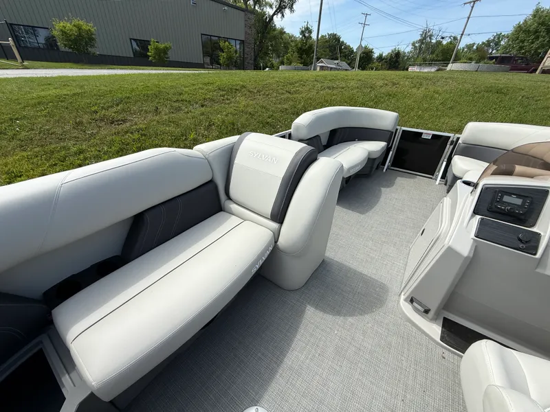 Slide: The Image of Sylvan MIRAGE 820 2025 - 16